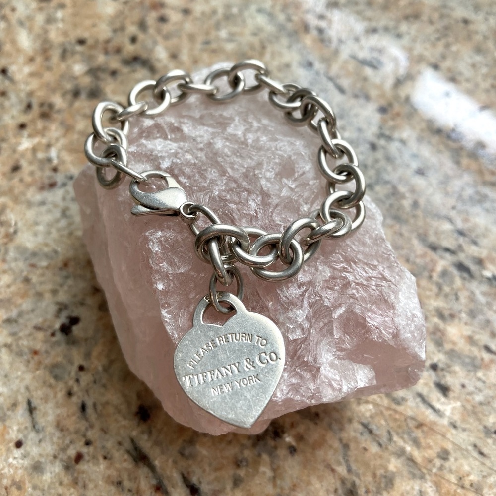 EUC classic TIFFANY & CO. chain link bracelet with heart shaped charm